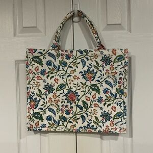 NWT Canvas Floral Tote Bag 💐